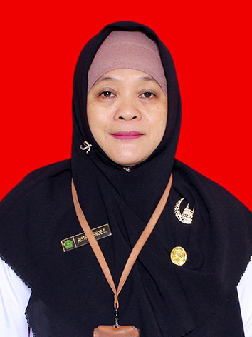 <center>Wali Kelas 9G<br>Ristrisoenoe Setyaningsih, S.P</center>